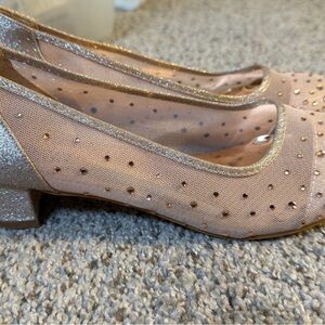 Badgley Mischka Rose Gold Girls Tween Kitten Heel Size 5